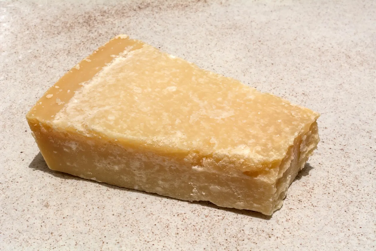Una punta di Parmigiano Reggiano stagionato